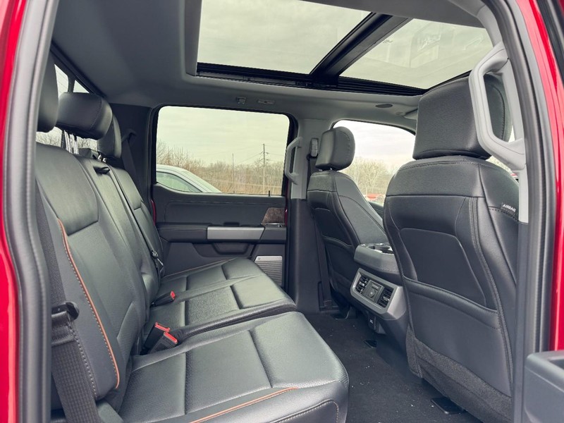 Ford Super Duty F-250 SRW Vehicle Full-screen Gallery Image 06