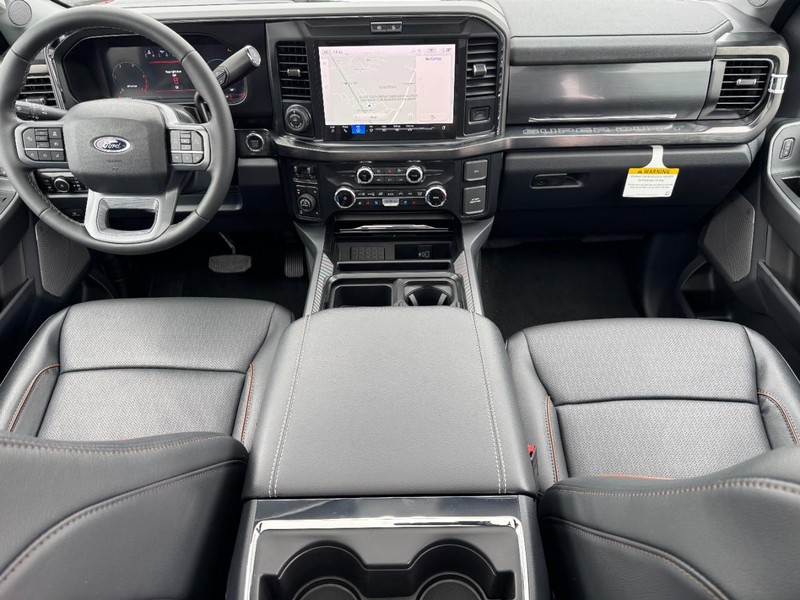 Ford Super Duty F-250 SRW Vehicle Full-screen Gallery Image 07