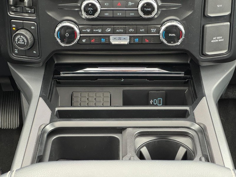 Ford Super Duty F-250 SRW Vehicle Full-screen Gallery Image 10