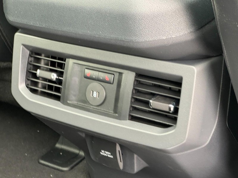 Ford Super Duty F-250 SRW Vehicle Full-screen Gallery Image 11