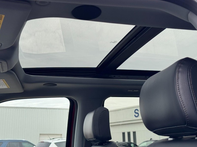 Ford Super Duty F-250 SRW Vehicle Full-screen Gallery Image 15