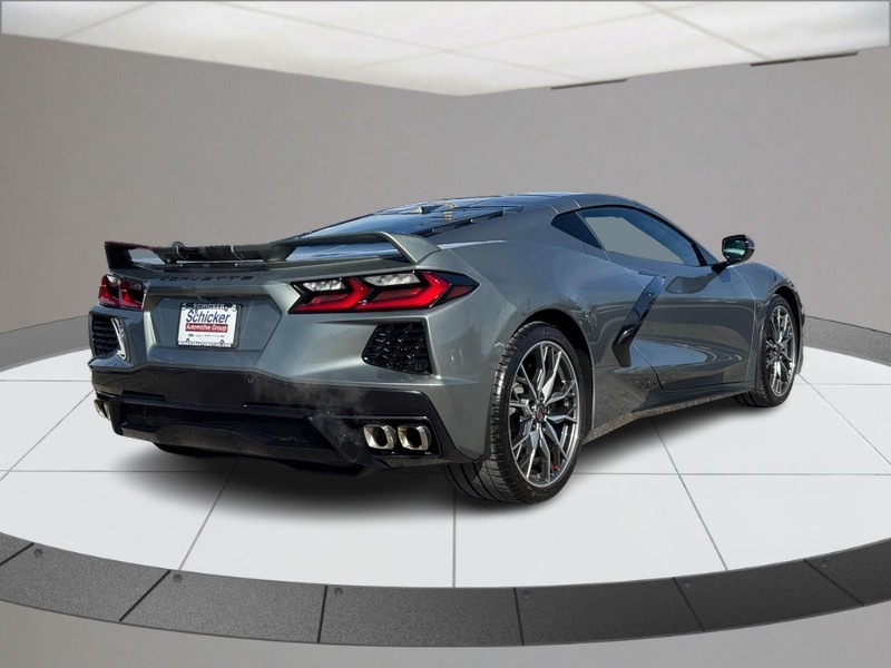 Chevrolet Corvette Vehicle Full-screen Gallery Image 03