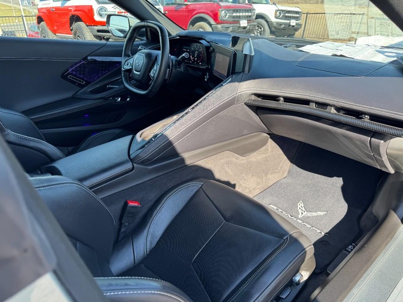 Chevrolet Corvette Vehicle Full-screen Gallery Image 07