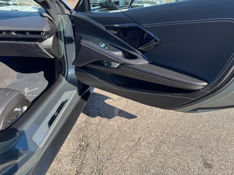 Chevrolet Corvette Vehicle Full-screen Gallery Image 10