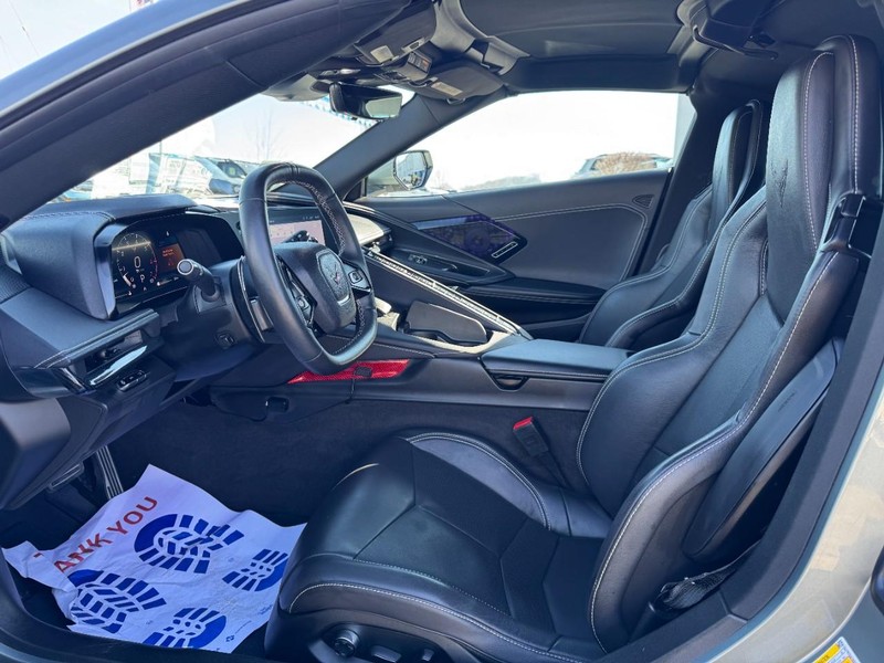 Chevrolet Corvette Vehicle Full-screen Gallery Image 13