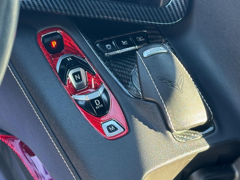 Chevrolet Corvette Vehicle Full-screen Gallery Image 16