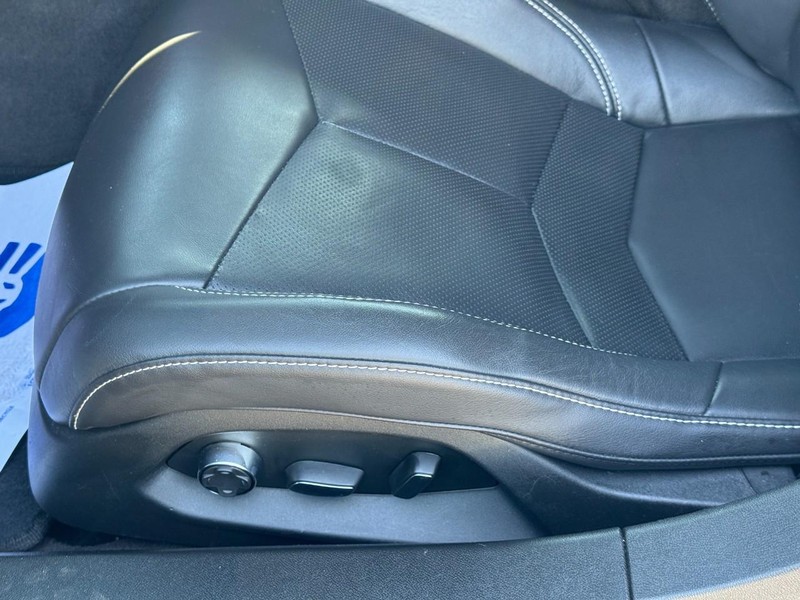 Chevrolet Corvette Vehicle Full-screen Gallery Image 18