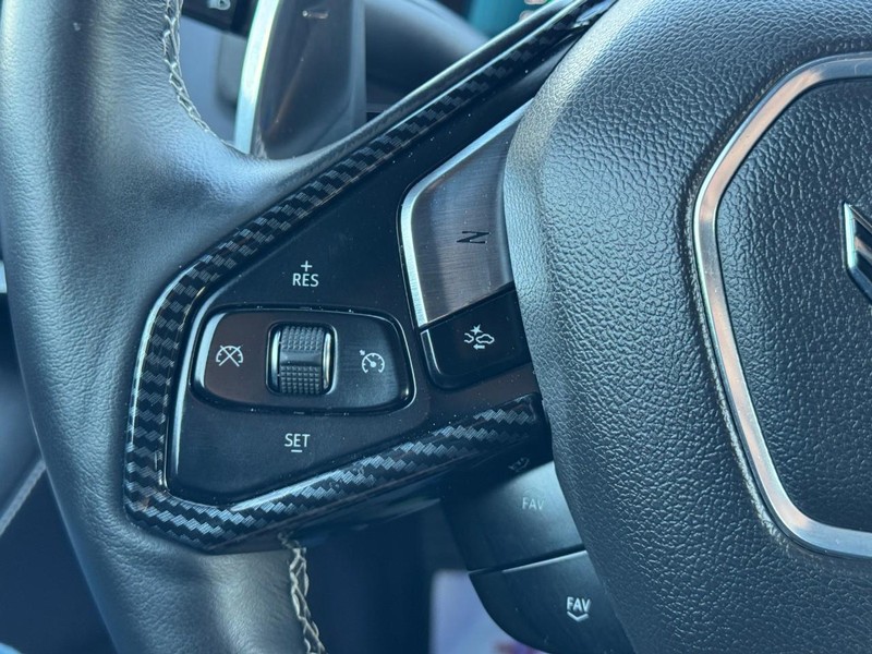 Chevrolet Corvette Vehicle Full-screen Gallery Image 19