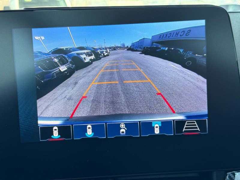 Chevrolet Corvette Vehicle Full-screen Gallery Image 23