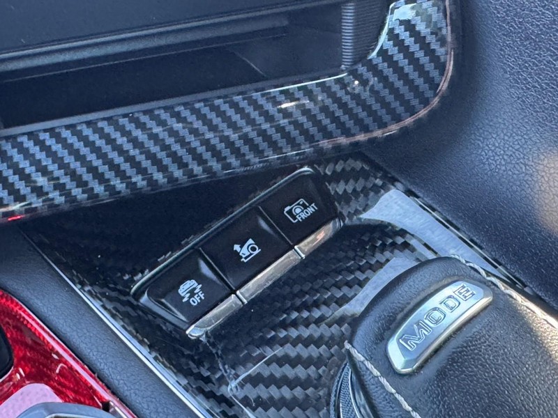 Chevrolet Corvette Vehicle Full-screen Gallery Image 24