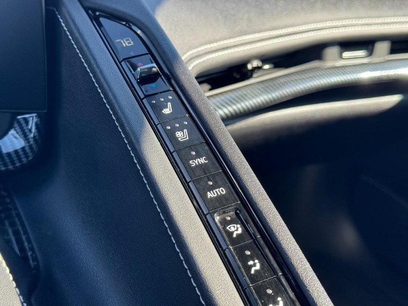 Chevrolet Corvette Vehicle Full-screen Gallery Image 25