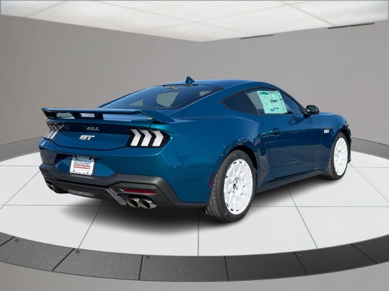 Ford Mustang Vehicle Full-screen Gallery Image 03