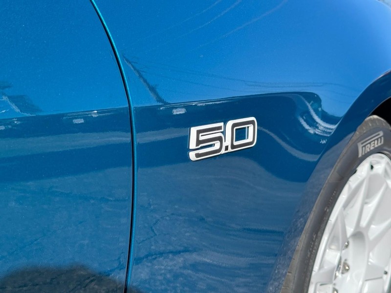 Ford Mustang Vehicle Full-screen Gallery Image 08