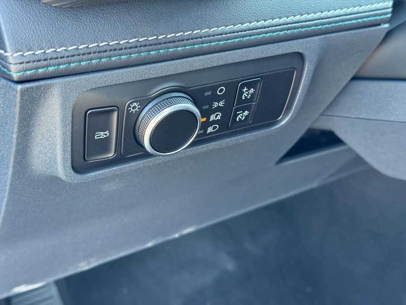 Ford Mustang Vehicle Full-screen Gallery Image 14