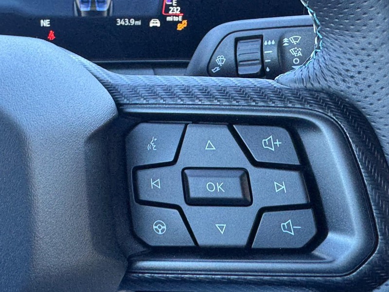 Ford Mustang Vehicle Full-screen Gallery Image 16