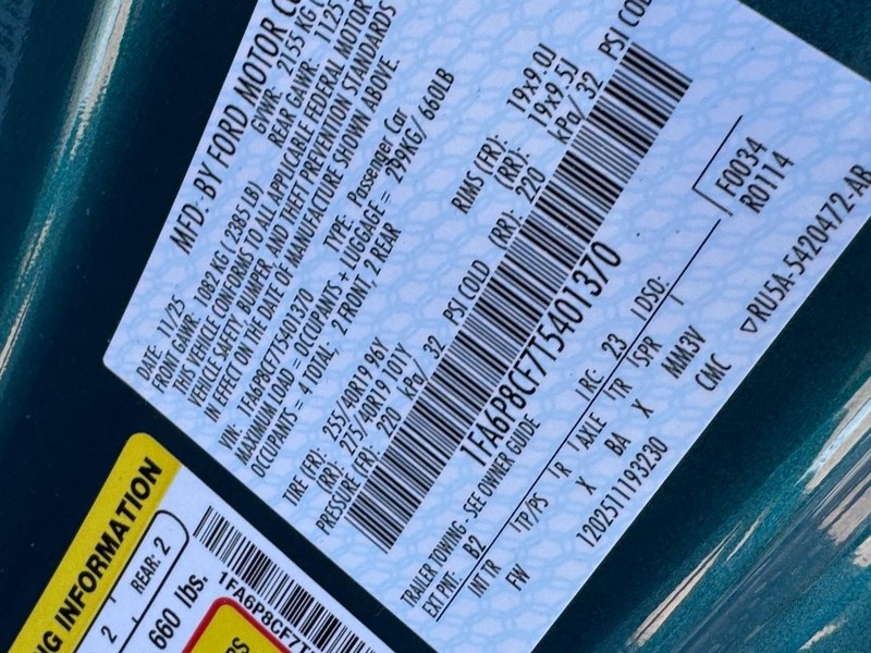 Ford Mustang Vehicle Full-screen Gallery Image 19