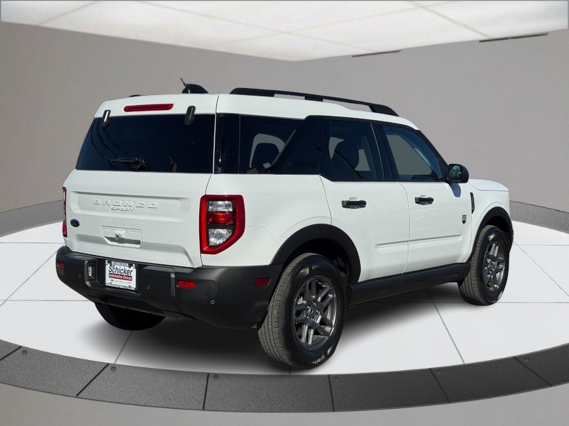 Ford Bronco Sport Vehicle Full-screen Gallery Image 03