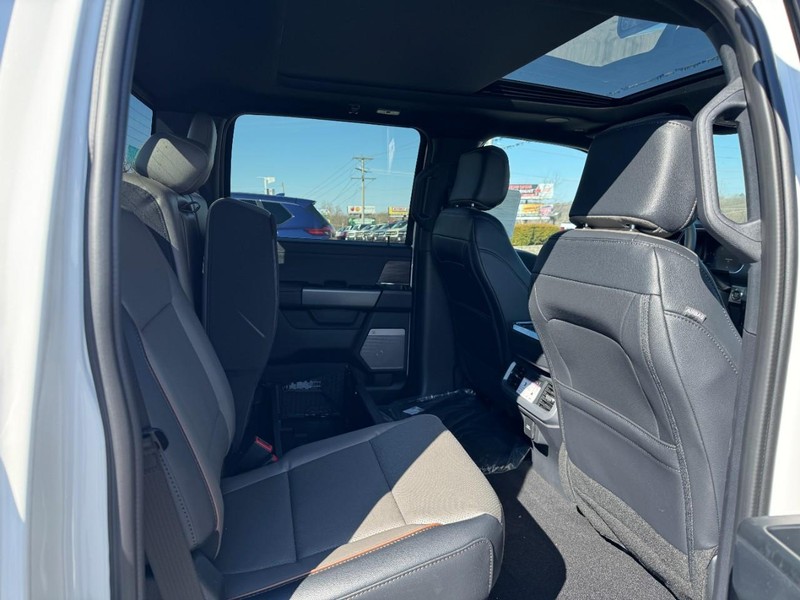 Ford F-150 Vehicle Full-screen Gallery Image 06