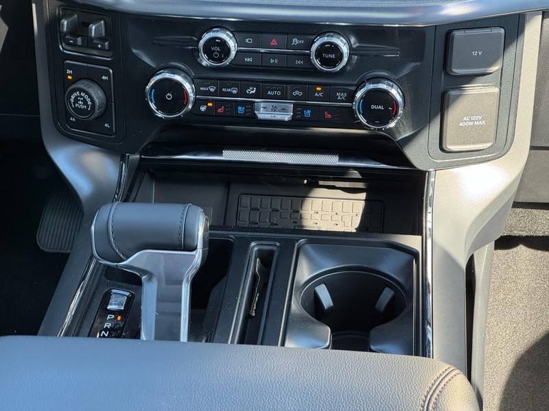 Ford F-150 Vehicle Full-screen Gallery Image 10