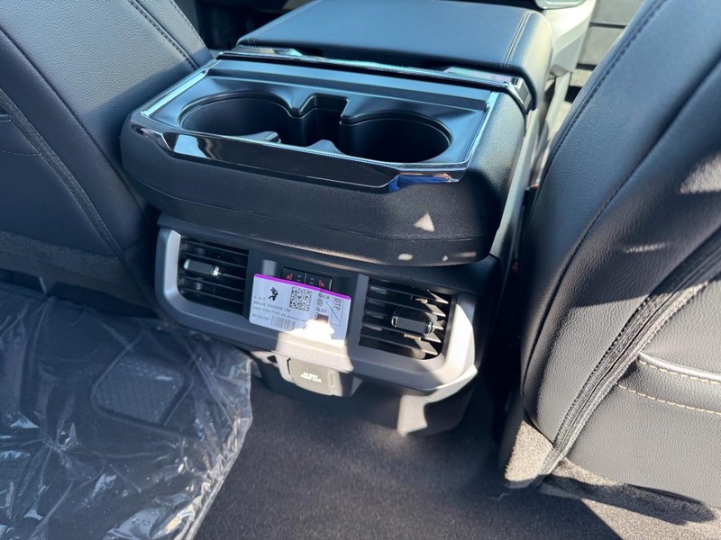 Ford F-150 Vehicle Full-screen Gallery Image 11