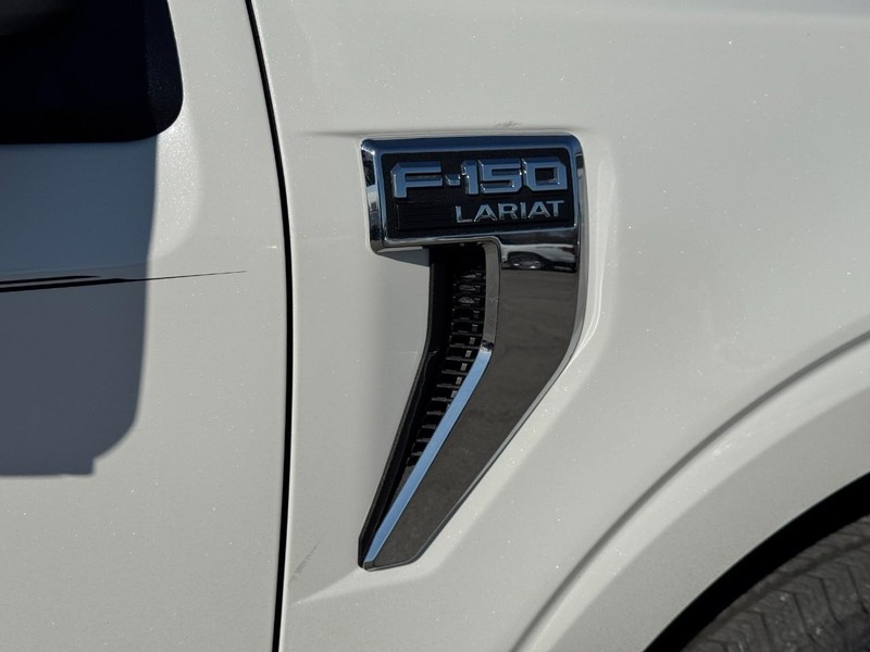 Ford F-150 Vehicle Full-screen Gallery Image 12