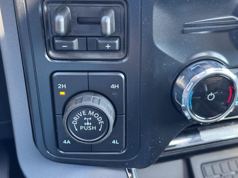 Ford F-150 Vehicle Full-screen Gallery Image 18