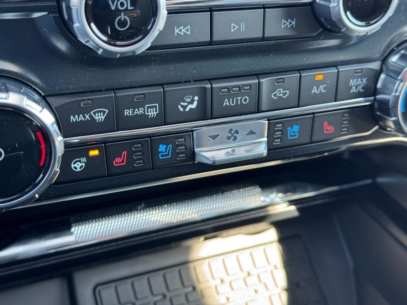 Ford F-150 Vehicle Full-screen Gallery Image 19