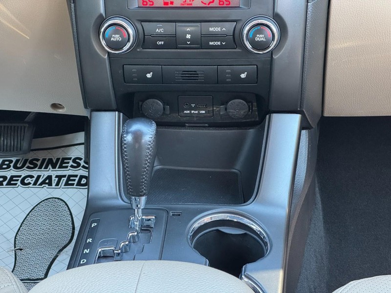 Kia Sorento Vehicle Full-screen Gallery Image 14