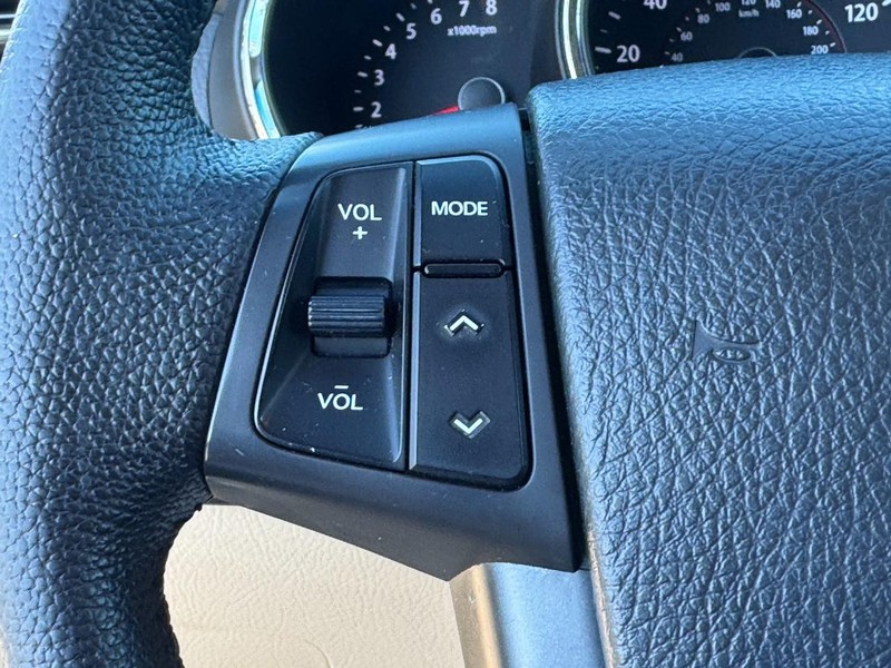 Kia Sorento Vehicle Full-screen Gallery Image 17