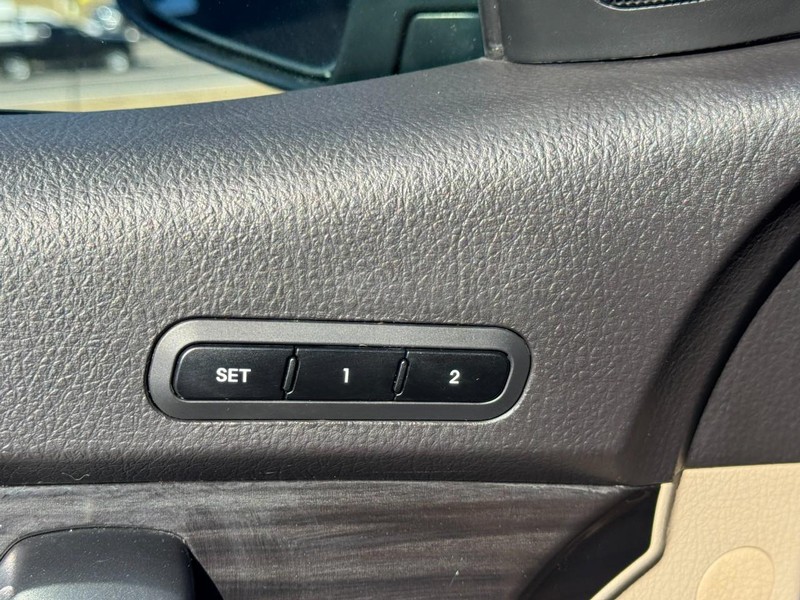 Kia Sorento Vehicle Full-screen Gallery Image 22