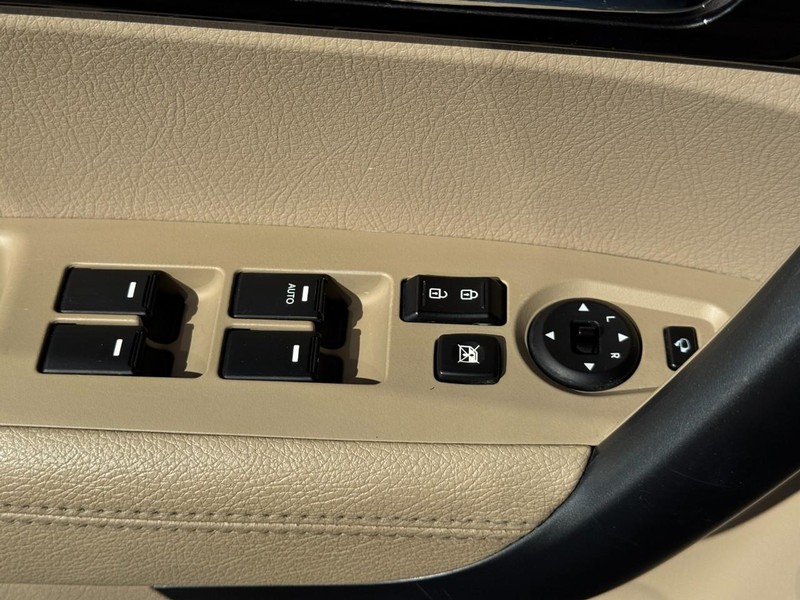 Kia Sorento Vehicle Full-screen Gallery Image 23