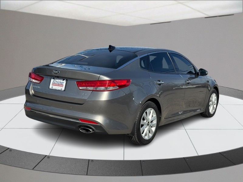 Kia Optima Vehicle Full-screen Gallery Image 03