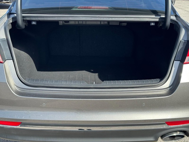 Kia Optima Vehicle Full-screen Gallery Image 05