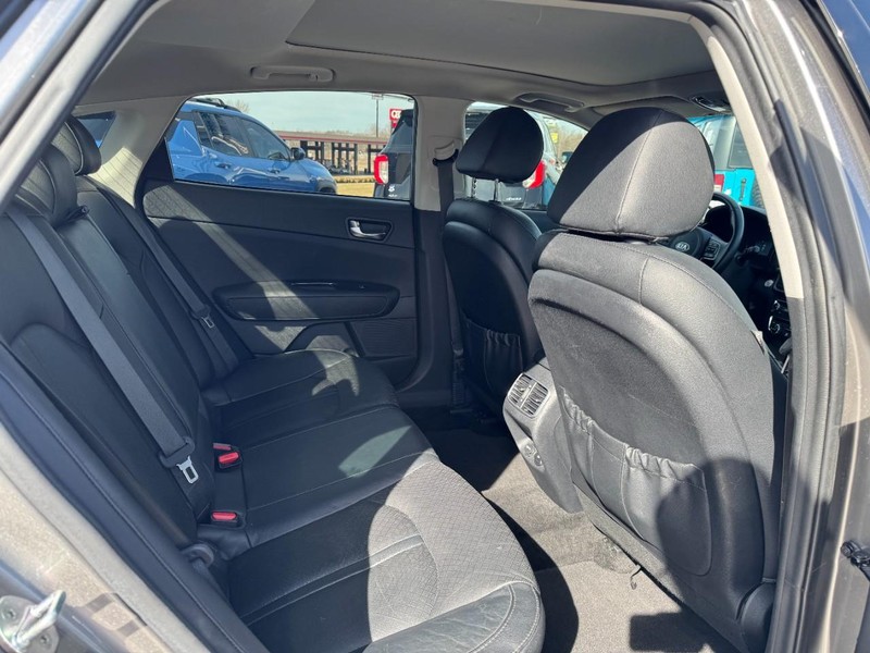 Kia Optima Vehicle Full-screen Gallery Image 10