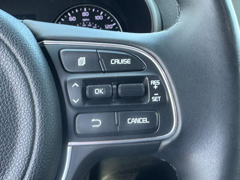 Kia Optima Vehicle Full-screen Gallery Image 18