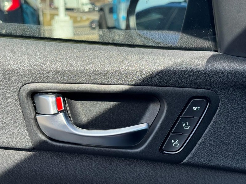 Kia Optima Vehicle Full-screen Gallery Image 22