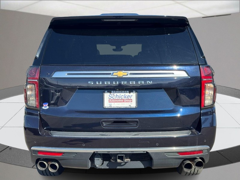Chevrolet Suburban Vehicle Full-screen Gallery Image 04