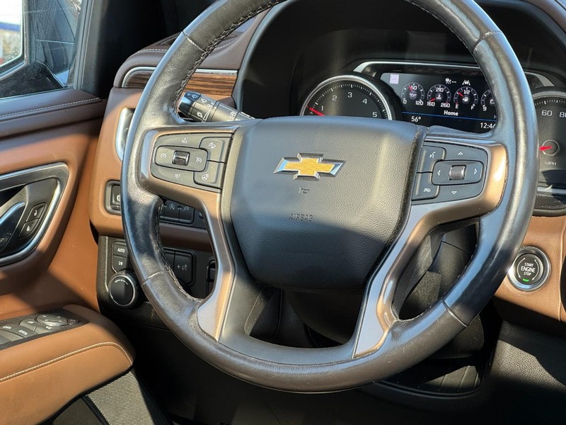 Chevrolet Suburban Vehicle Full-screen Gallery Image 13