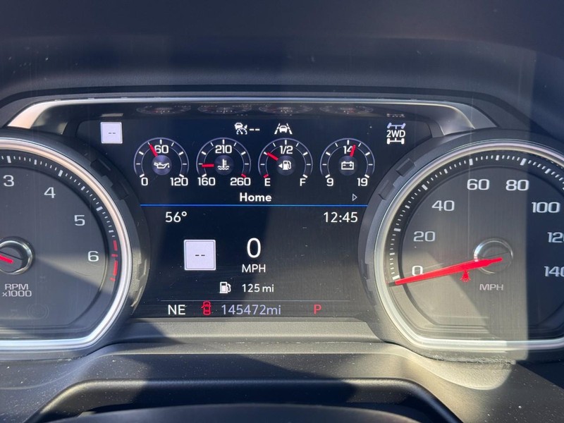 Chevrolet Suburban Vehicle Full-screen Gallery Image 23