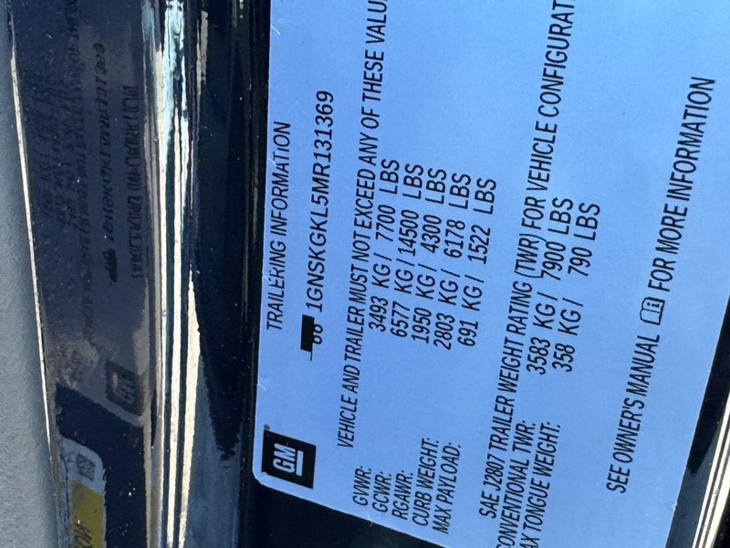 Chevrolet Suburban Vehicle Full-screen Gallery Image 29