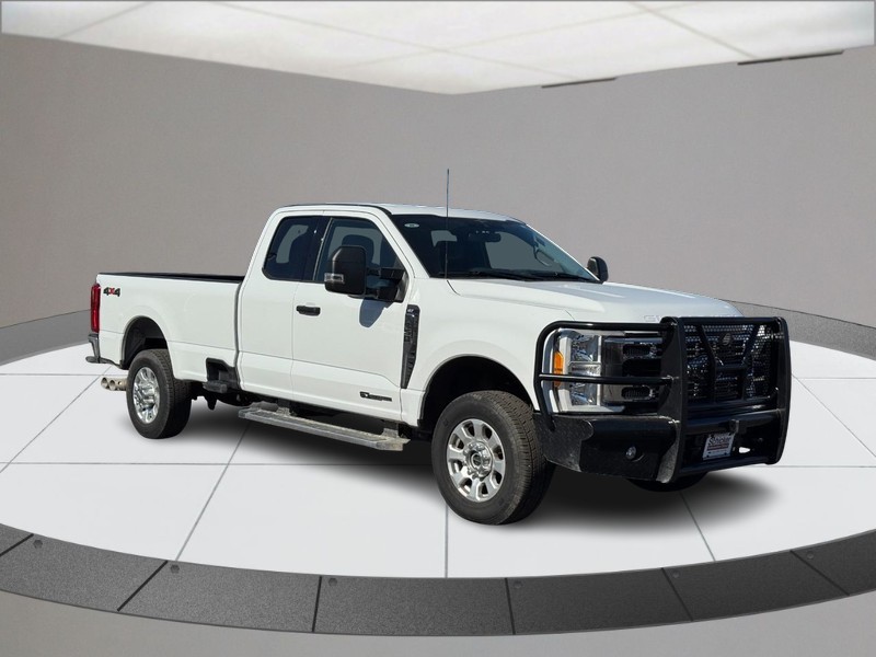 Ford Super Duty F-350 SRW Vehicle Full-screen Gallery Image 02