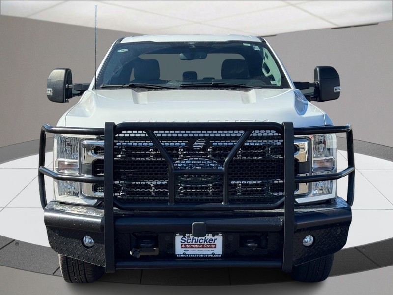 Ford Super Duty F-350 SRW Vehicle Full-screen Gallery Image 09