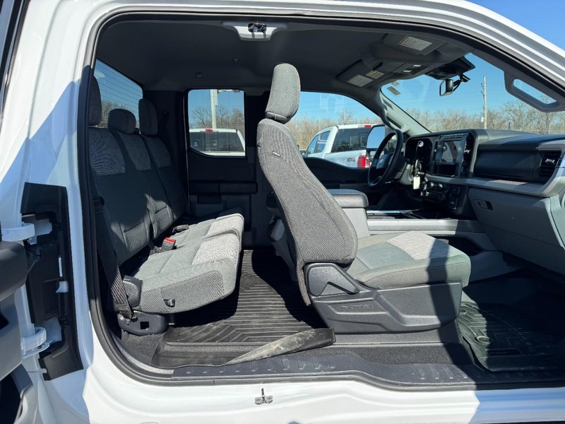 Ford Super Duty F-350 SRW Vehicle Full-screen Gallery Image 10