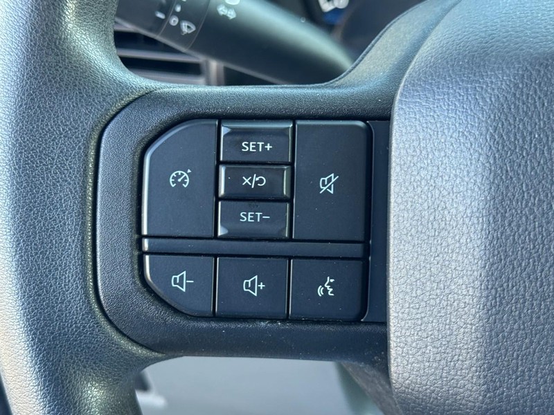 Ford Super Duty F-350 SRW Vehicle Full-screen Gallery Image 19