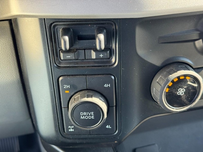 Ford Super Duty F-350 SRW Vehicle Full-screen Gallery Image 22