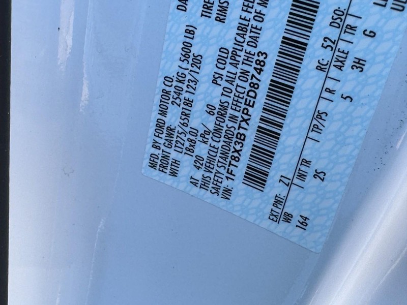 Ford Super Duty F-350 SRW Vehicle Full-screen Gallery Image 26