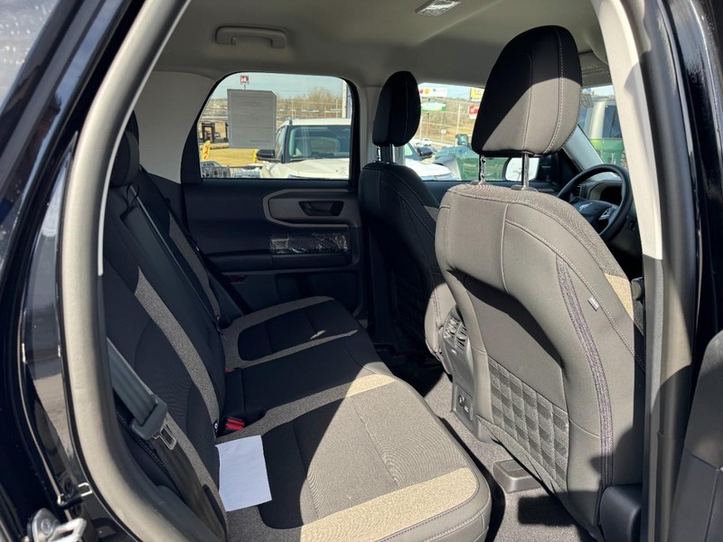 Ford Bronco Sport Vehicle Full-screen Gallery Image 05