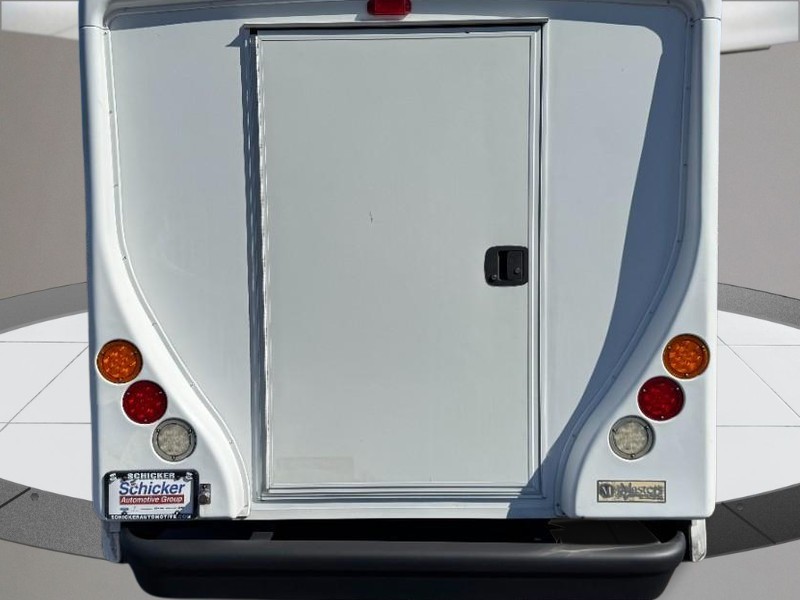 Ford Econoline Commercial Cutaway Vehicle Full-screen Gallery Image 04