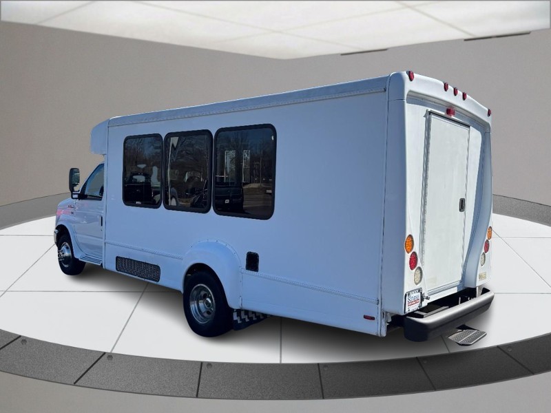 Ford Econoline Commercial Cutaway Vehicle Full-screen Gallery Image 06