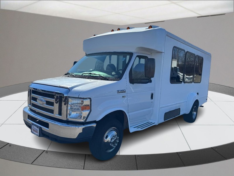 Ford Econoline Commercial Cutaway Vehicle Full-screen Gallery Image 07
